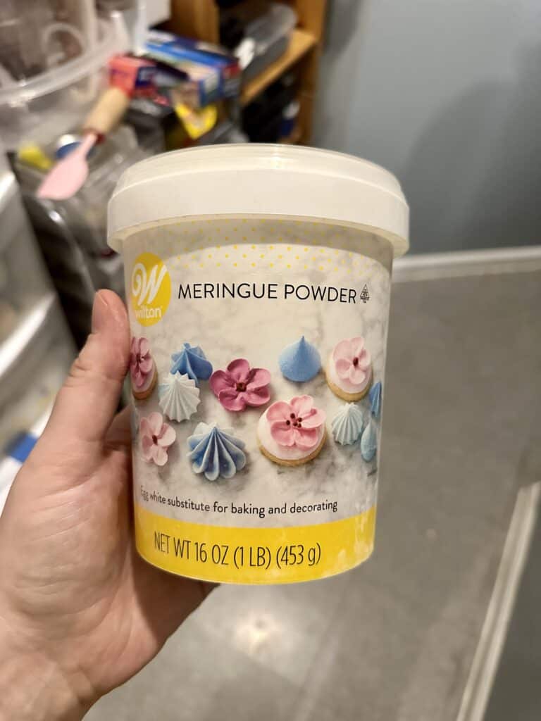 photo of a 1 lb tub of wilton meringue powder