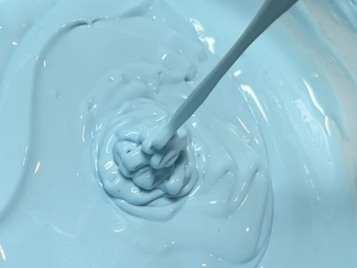 image of a flood consistency royal icing in blue