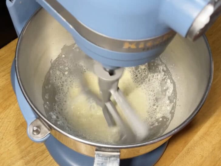photo of meringue powder and lemon juice being whipped for royal icing recipe with meringue powder 