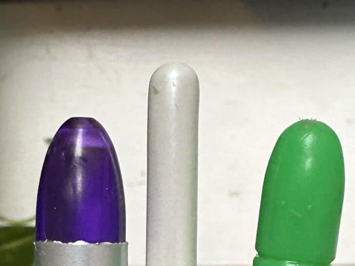 image of different tools used for the crackle technique in cookie decorating