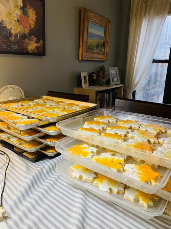 royal icing cookies drying