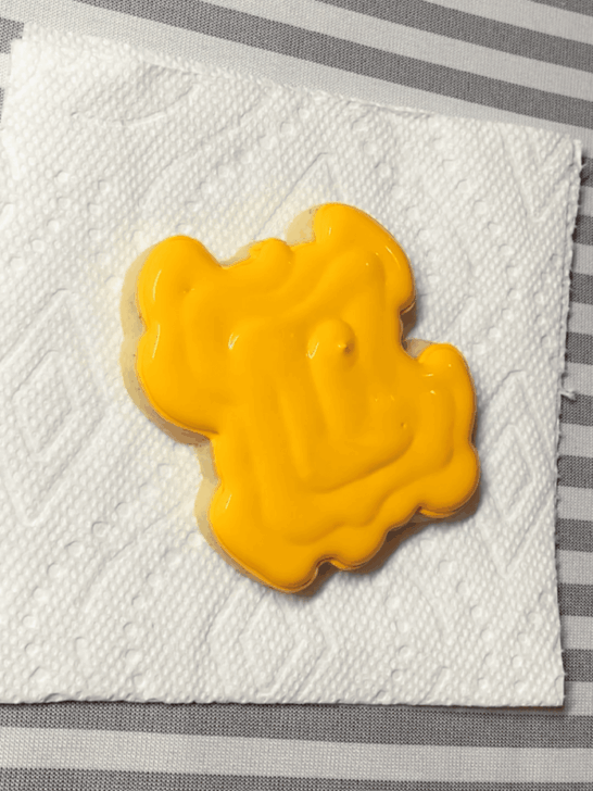 how to decorate miss to mrs cookies with royal icing 