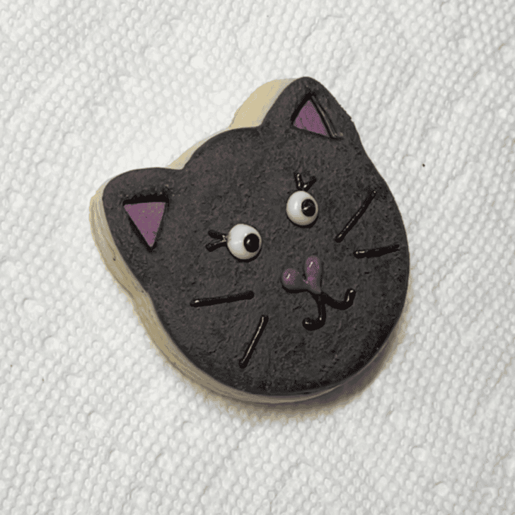 how to decorate black cat cookies with royal icing 
