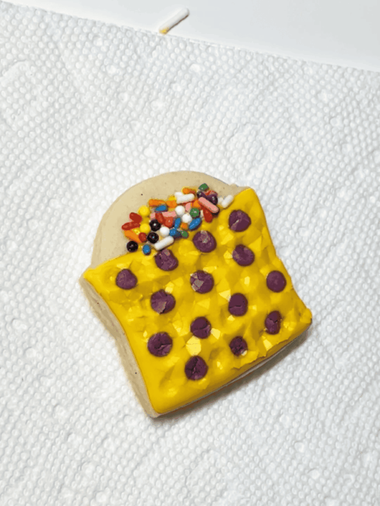 how to decorate candy bucket cookies with royal icing 