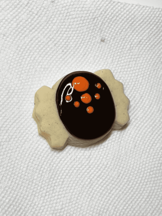 how to decorate spider sugar cookies with royal icing 
