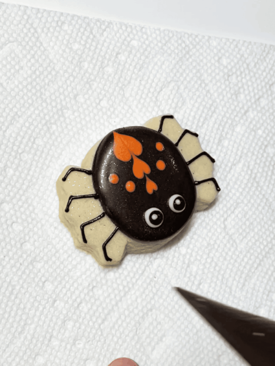 how to decorate spider sugar cookies with royal icing 
