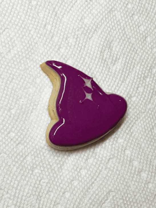 how to decorate witch hat sugar cookies with royal icing 
