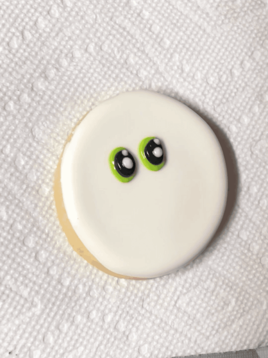 how to decorate mummy decorated cookies with royal icing