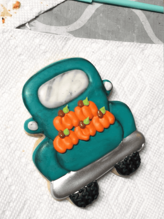 how to decorate pumpkin truck cookies with royal icing
