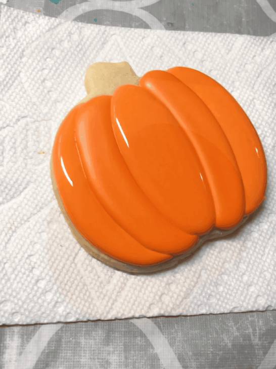 how to decorate Decorated Pumpkin Cookies with royal icing
