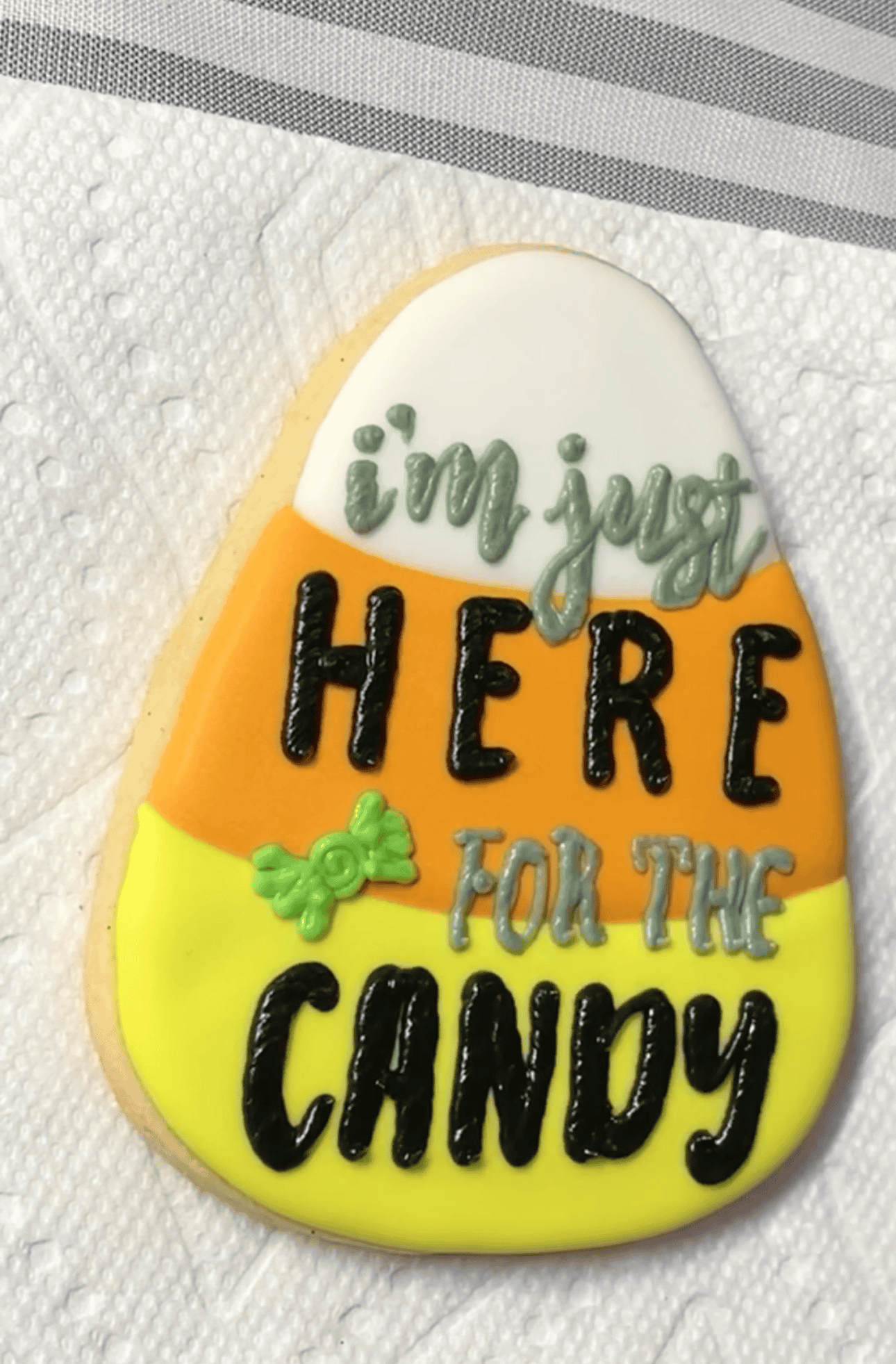 how to decorate decorated candy corn cookies with royal icing