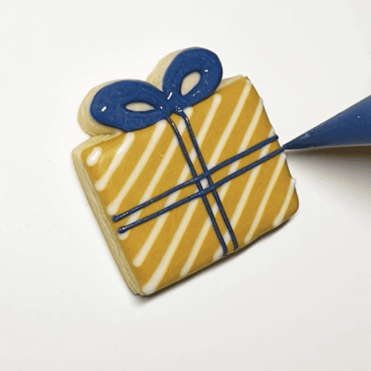 Step-by-Step Decorating Instructions by Christmas Present Cookies