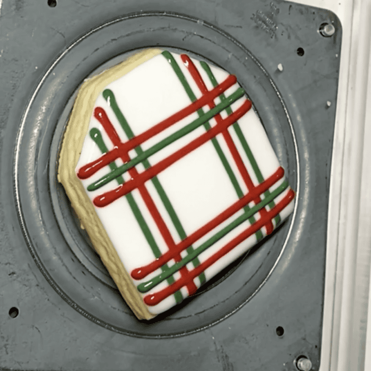 Step-by-Step Decorating Instructions for Plaid Christmas Cookies
