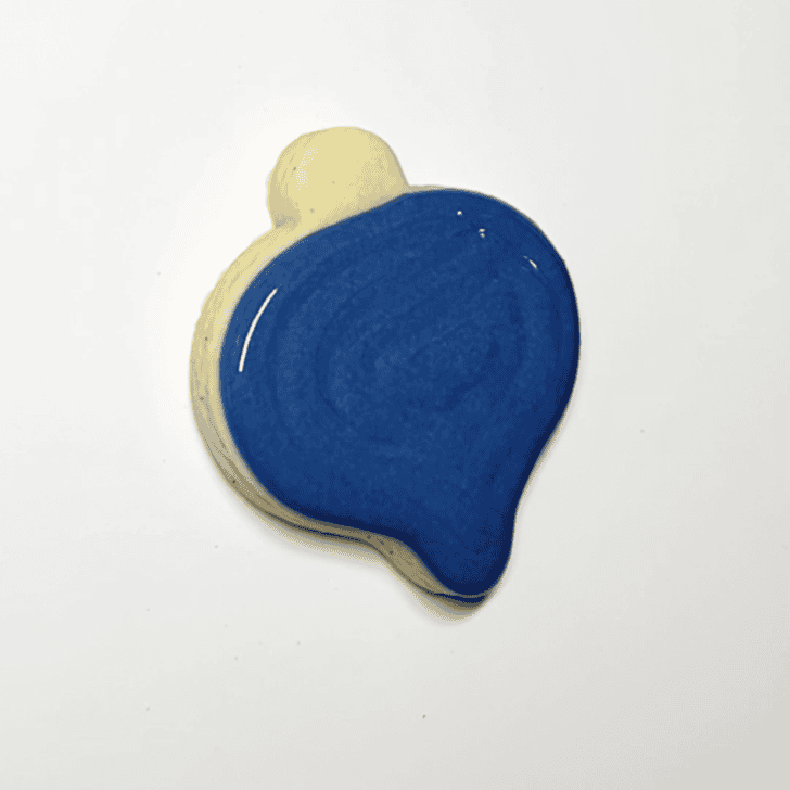 step by step directions on how to decorate a simple ornament cookie with royal icing