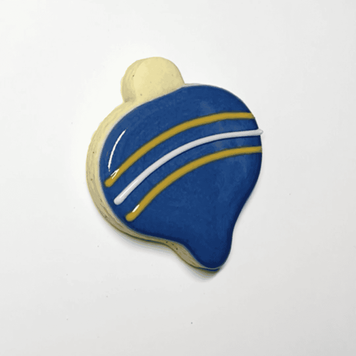 step by step directions on how to decorate a simple ornament cookie with royal icing