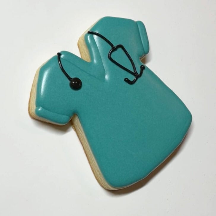how to decorate Scrubs Cookies with royal icing