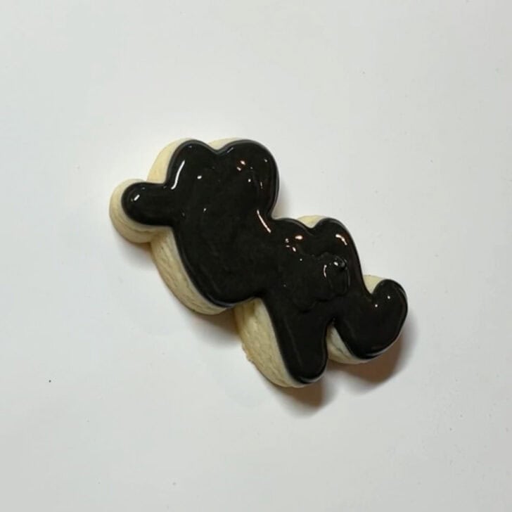 how to decorate RN cookies with royal icing