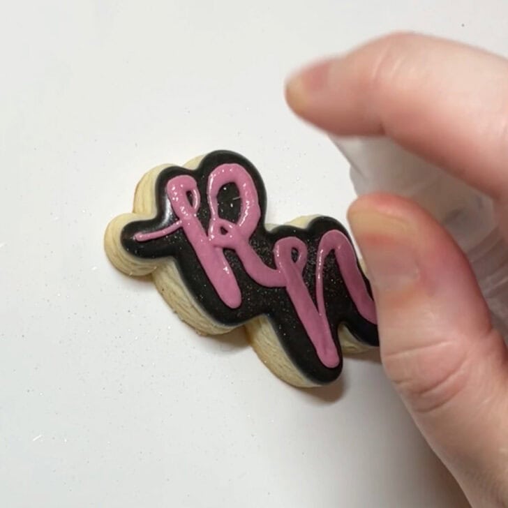 how to decorate RN cookies with royal icing