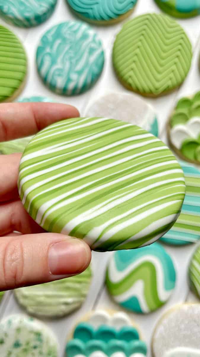 How to Prevent Royal Icing from Over Flooding