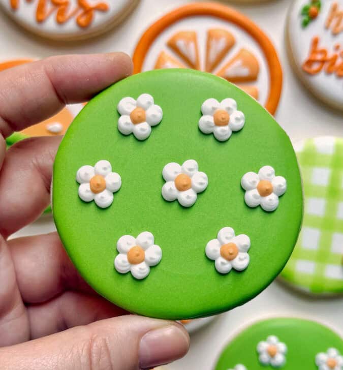 flowers cookie decorate with royal icing