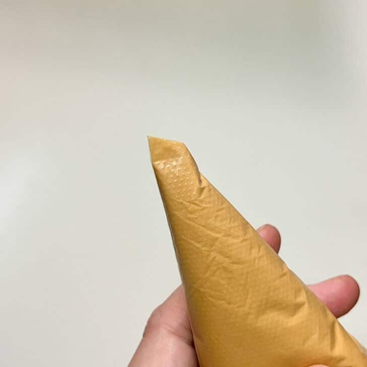 How to Pipe Pie Crust with a Tipless Piping Bag