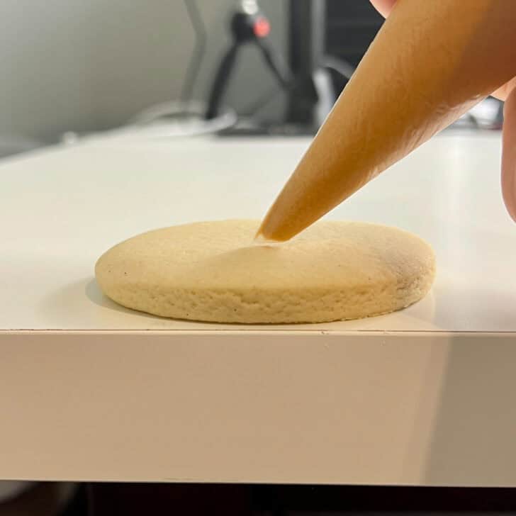 How to Pipe Pie Crust with a Tipless Piping Bag