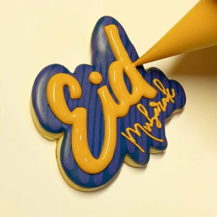 how to decorate eid mubarak cookies with royal icing