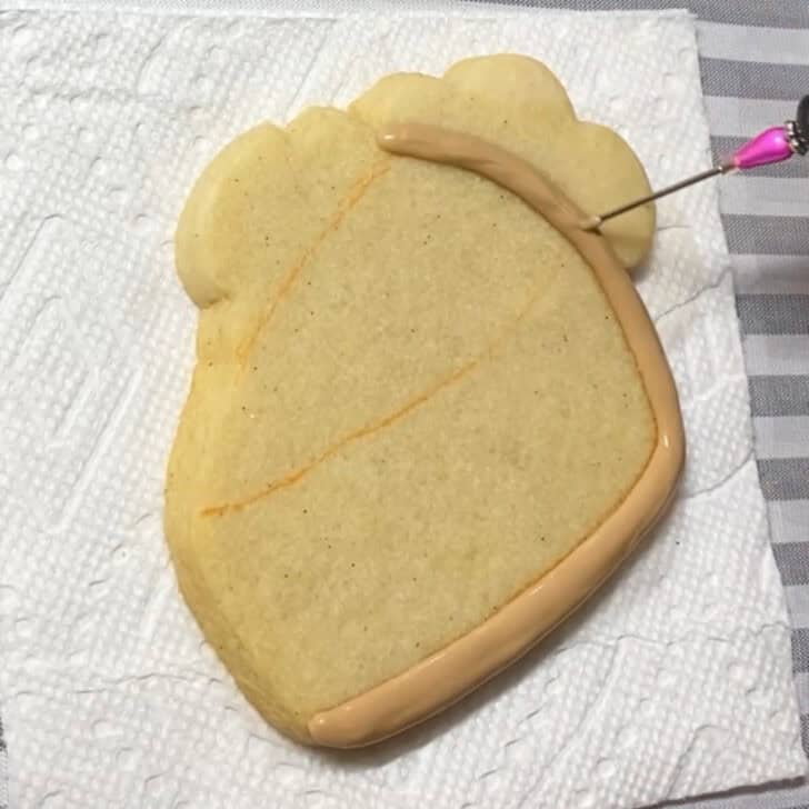 Step-by-step decorating instructions for how to decorate pumpkin pie sugar cookies with royal icing