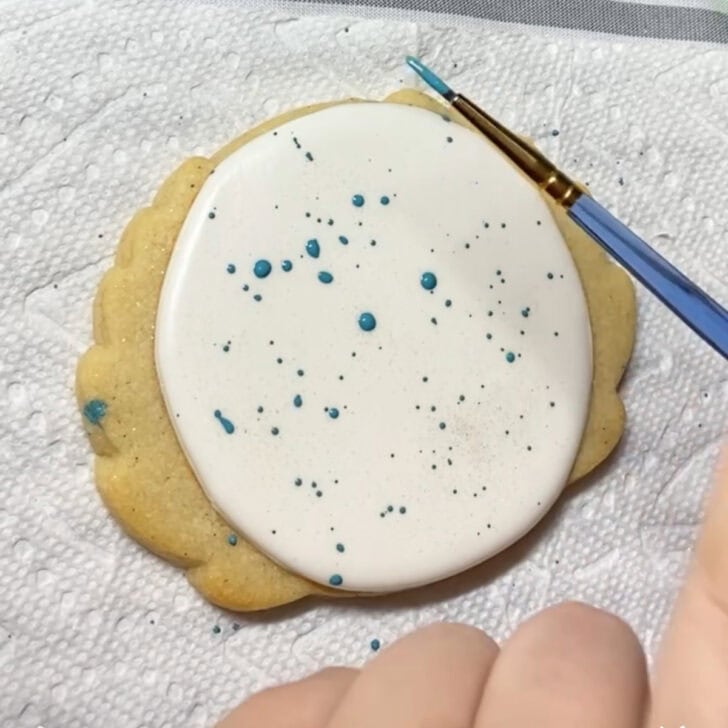 Step-by-step decorating instructions for how to decorate place card cookies with royal icing