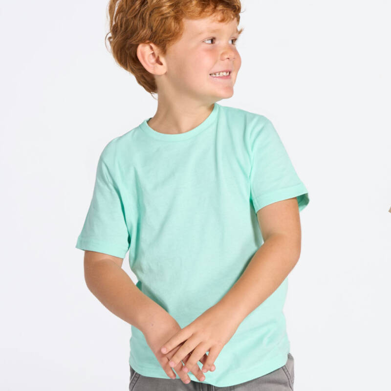 Camiseta oferta infantil Tsrk150 con vista modelo niño.
