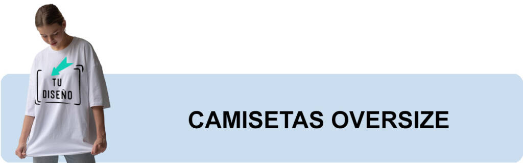 Camiseta oversize con logo en el pecho, ejemplo real.