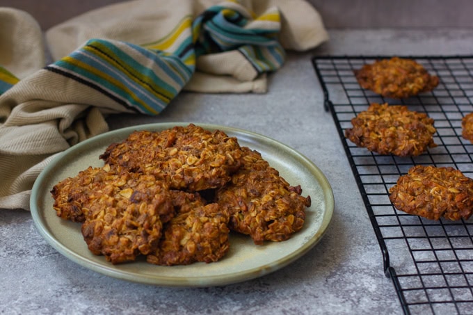 Vegan Oatmeal Cookies with Apples