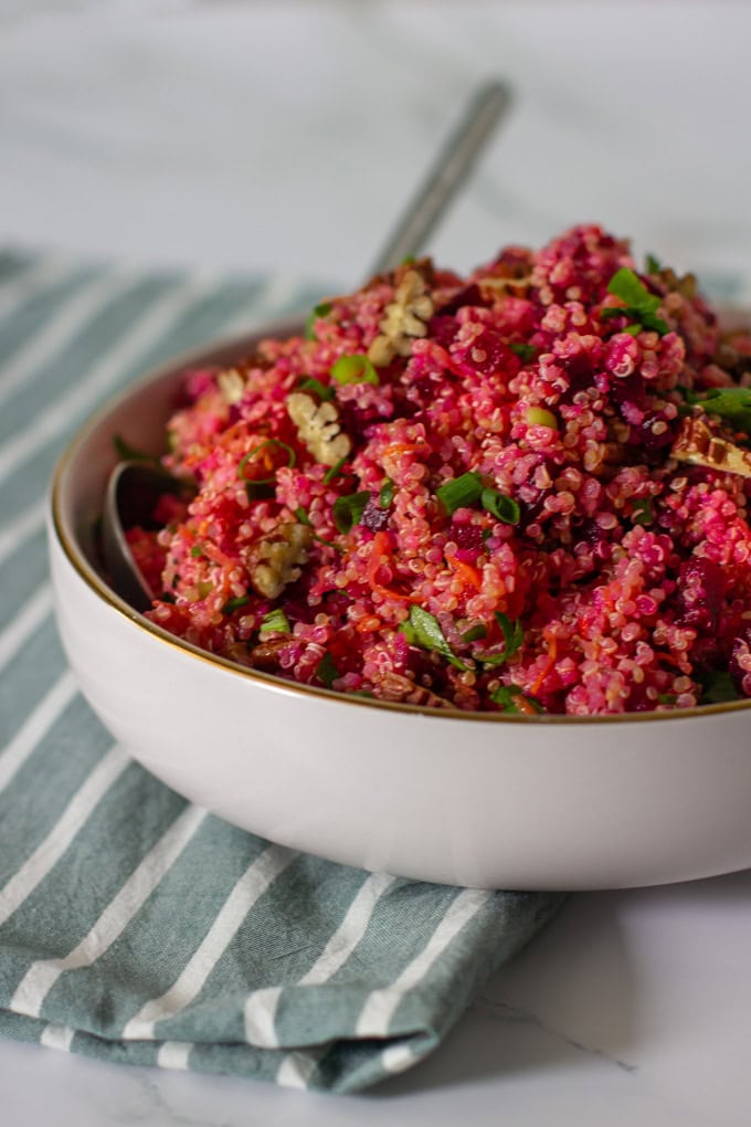 סלט קינואה וסלק בוויניגרט תפוזים