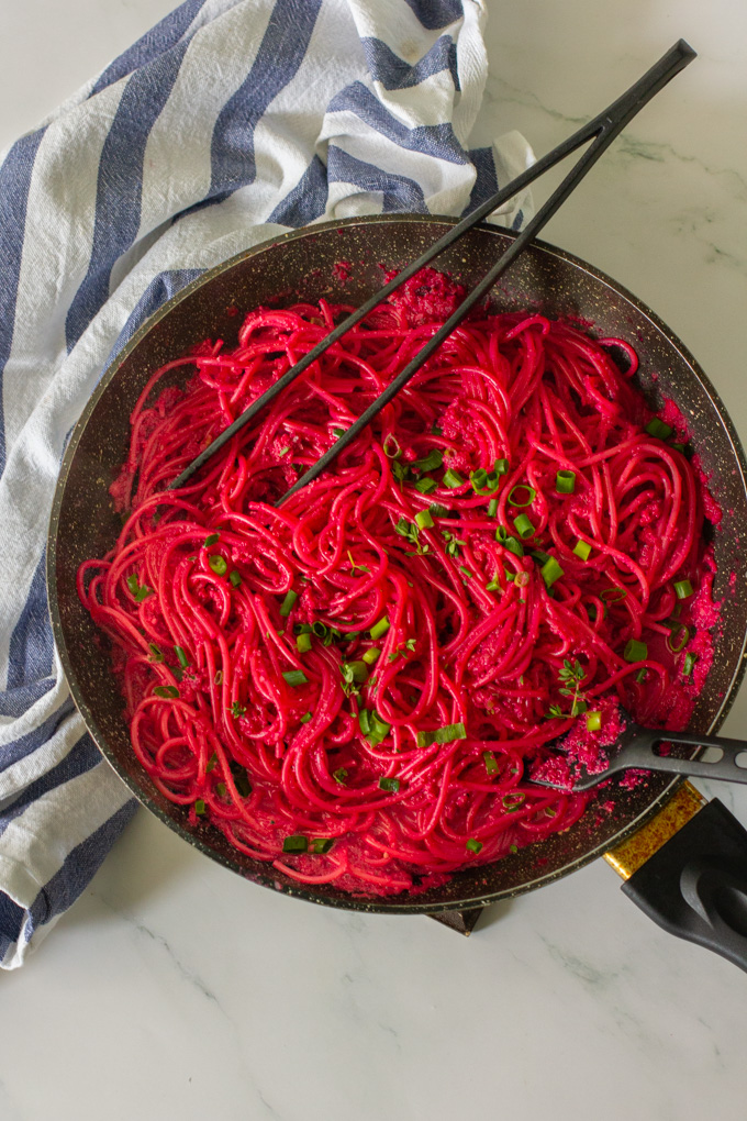 פסטה סלק עם אגוזי מלך וגבינת פטה