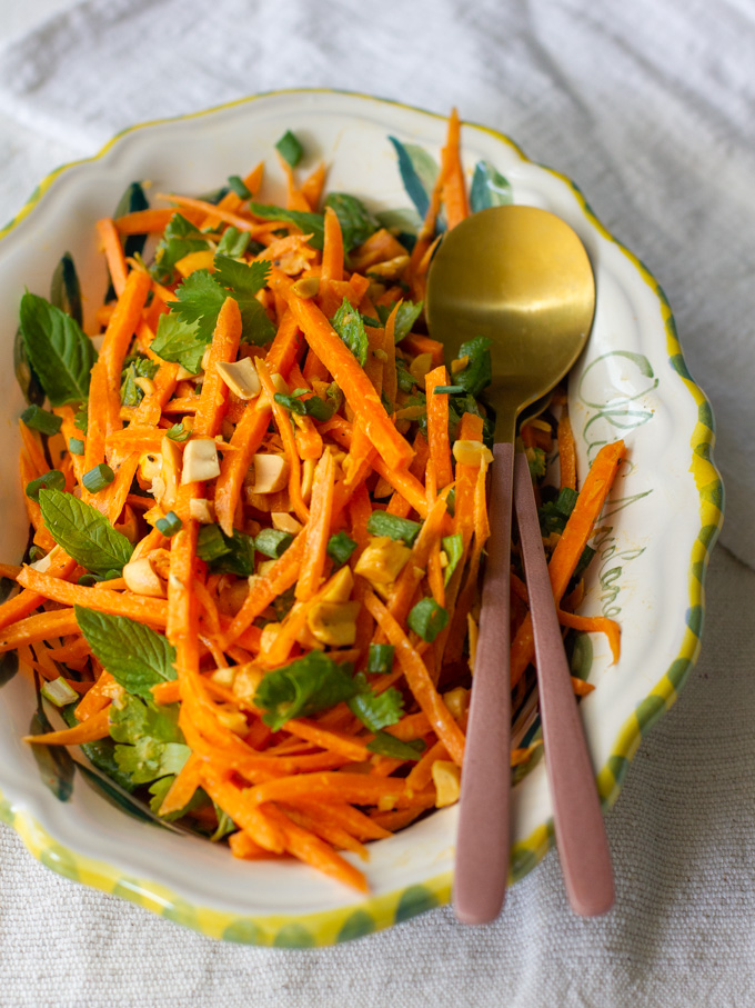 סלט גזר ברוטב חמאת בוטניפ