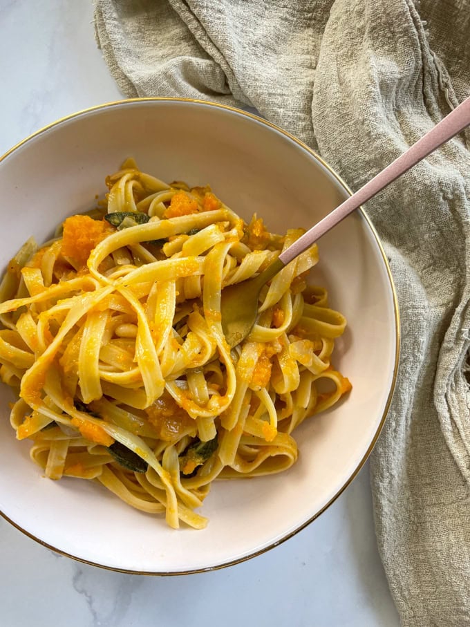 פסטה ברוטב דלעת ומרווה