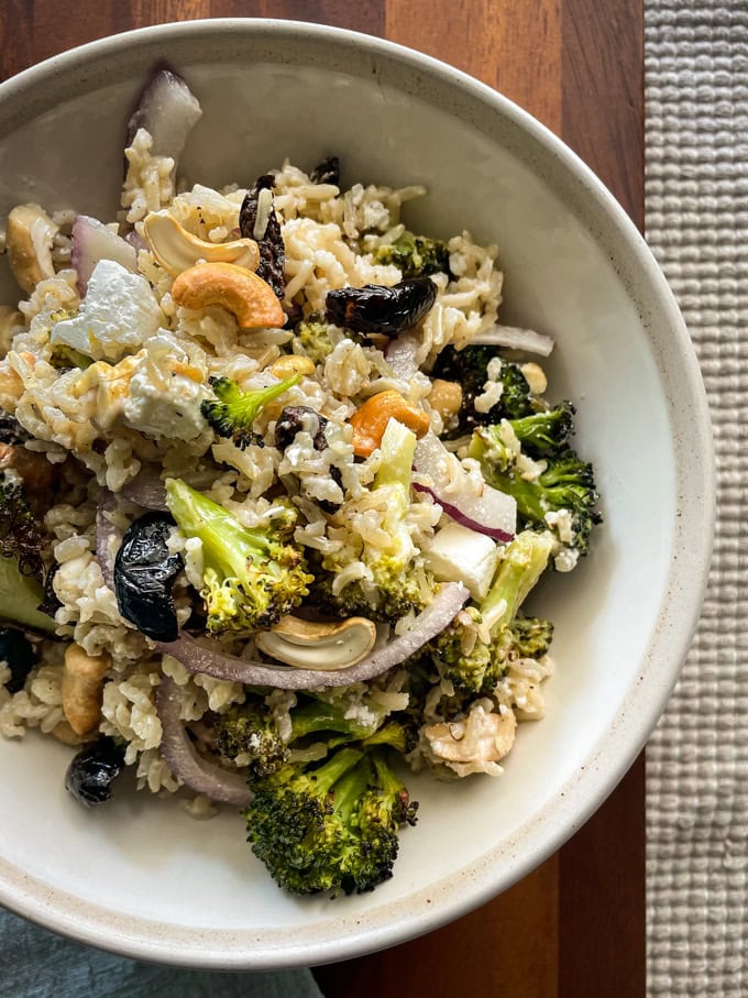 סלט אורז מלא עם ברוקולי