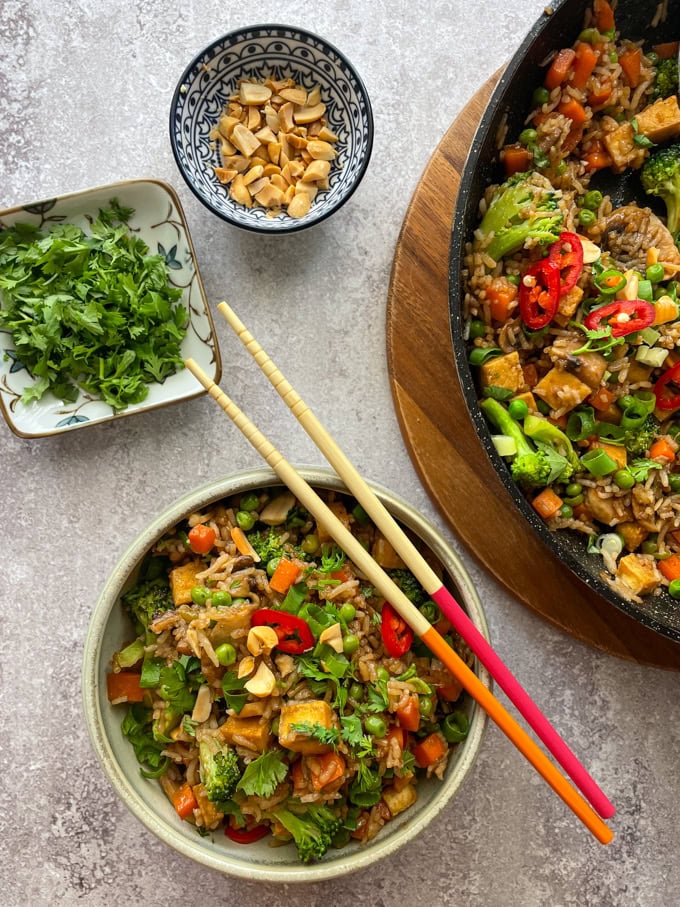 אורז מוקפץ עם טופו וירקות