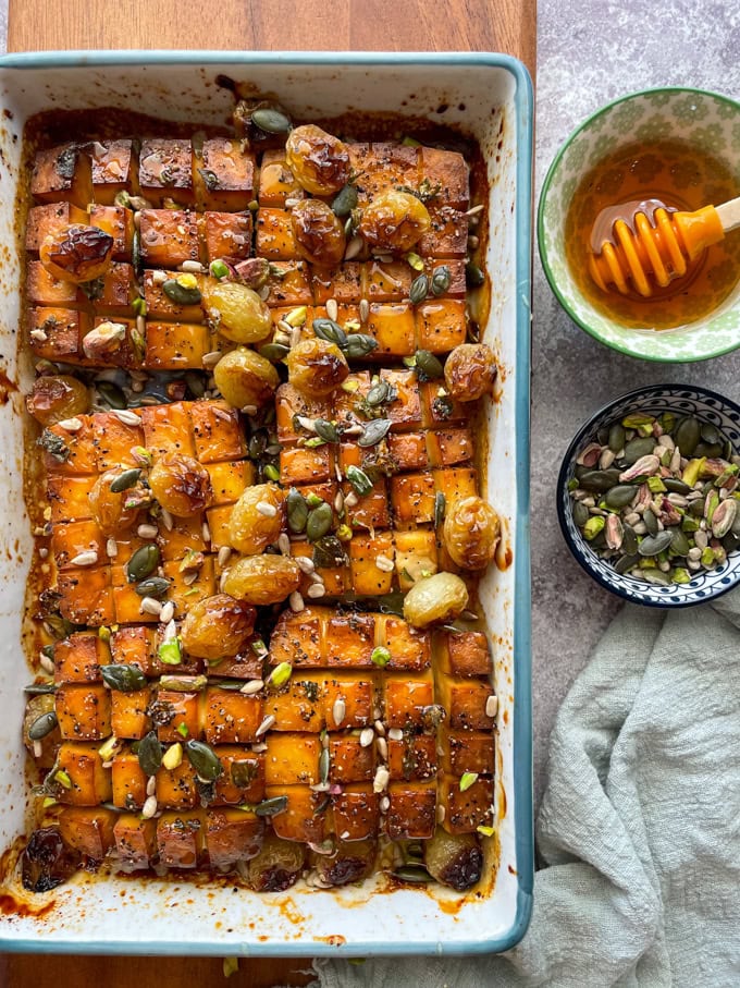 נתחי טופו במרינדה של דבש ואורגנו