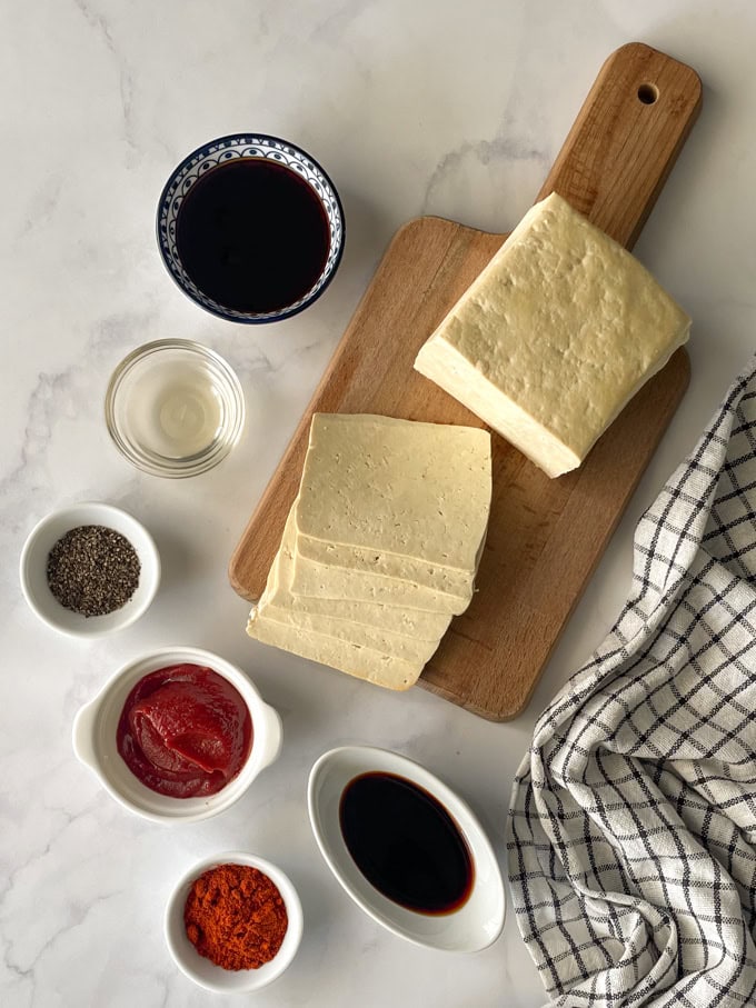 סמוקי טופו - כריך פסטרמה טופו בסגנון ברביקיו