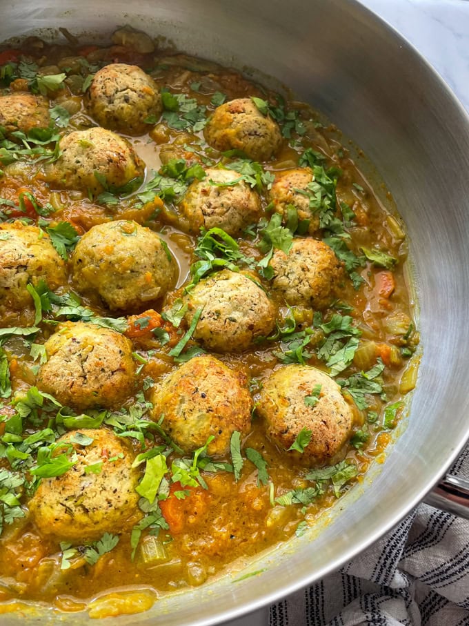 קציצות שעועית לבנה ושקדים