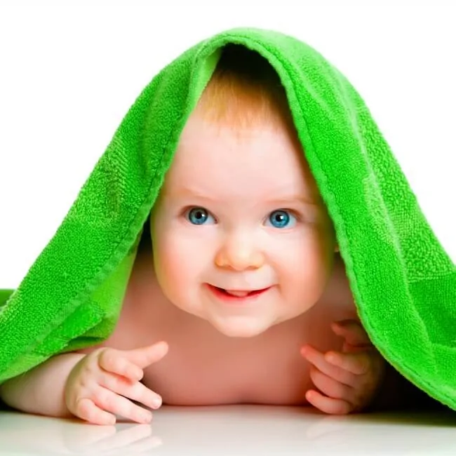The Inspired Treehouse - Learn more about baby milestones - how babies develop and move from 0 to 12 months.