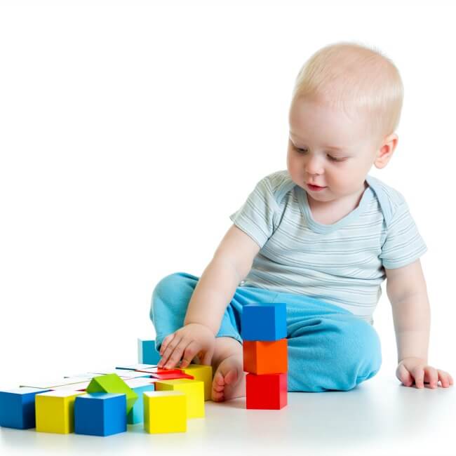 The Inspired Treehouse - These fine motor activities for toddlers are the perfect way to strengthen fine motor skills, getting little hands and fingers ready for later-developing skills like holding a pencil and completing clothing fasteners.