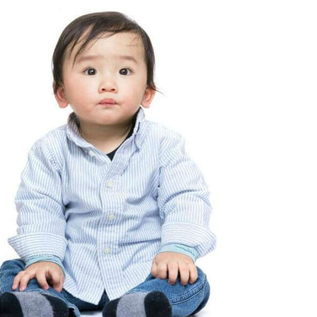 The Inspired Treehouse - When do babies learn to sit up? Learn more about this important developmental skill and how you can support it in your child.