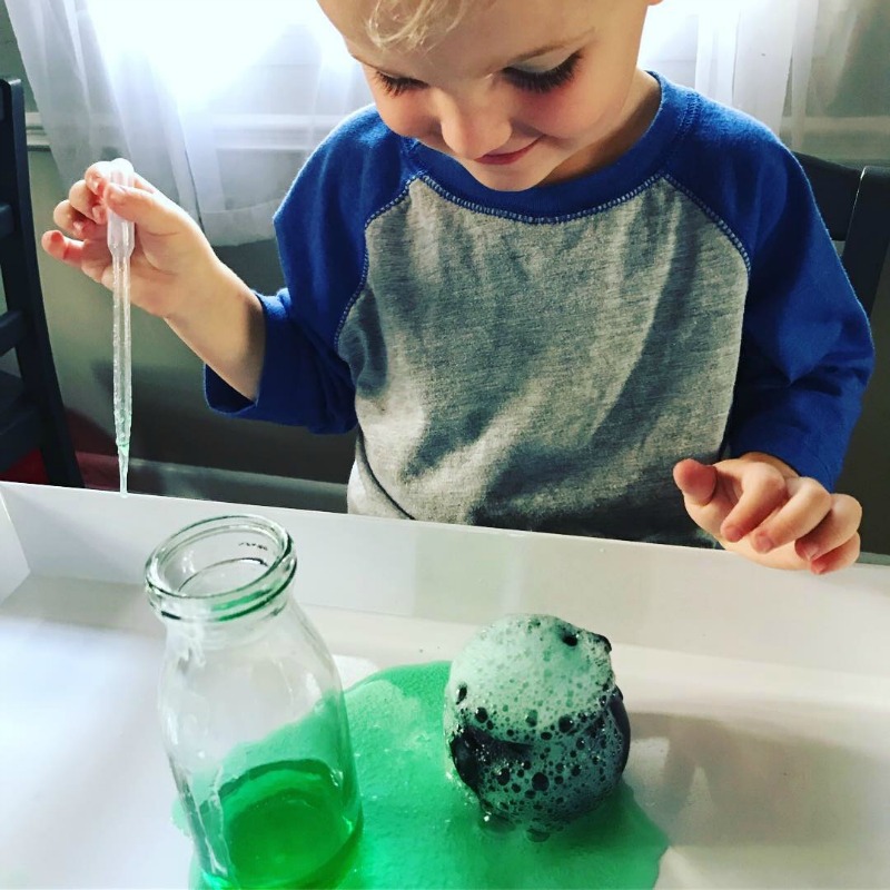 The Inspired Treehouse - This fun Halloween Activity for Toddlers is not too spooky, has plenty of wow-factor, and doesn’t require too much prep or clean-up.