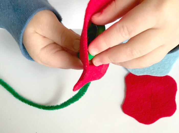 The Inspired Treehouse - If you’re looking for a simple and fun flower craft for kids, this is the project for you!