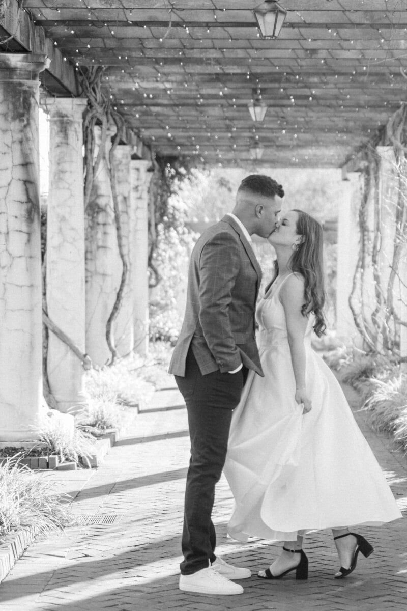 Winter engagement session that doesn’t feel like winter