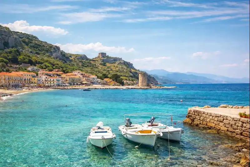 Peloponnese Coast Mini Guide — Small Ports, Beaches & Ancient Sites