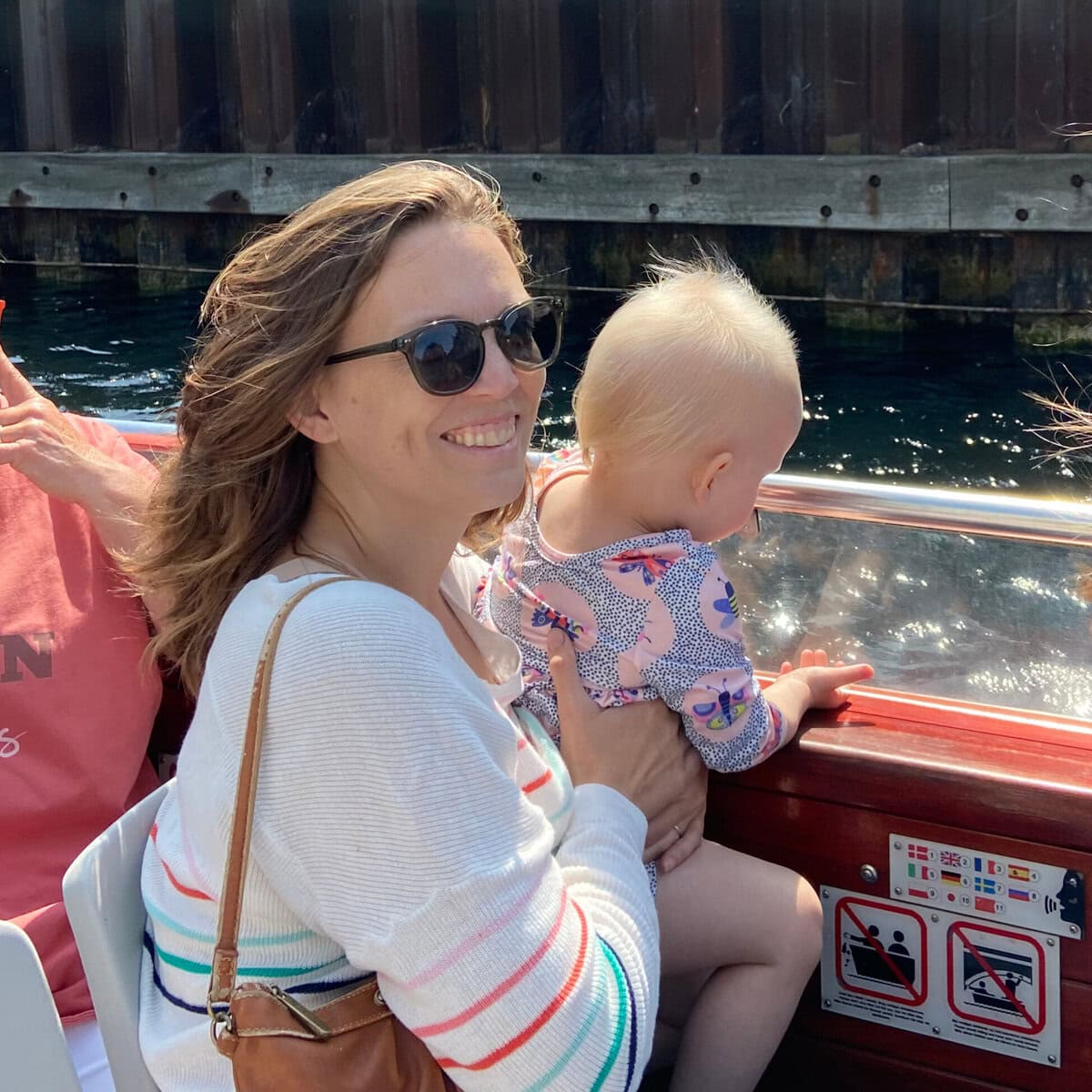 Girls canal tour in copenhagen square