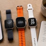 avis sur apple watch series 11 ultra 3 se 3 côte à côte sur table